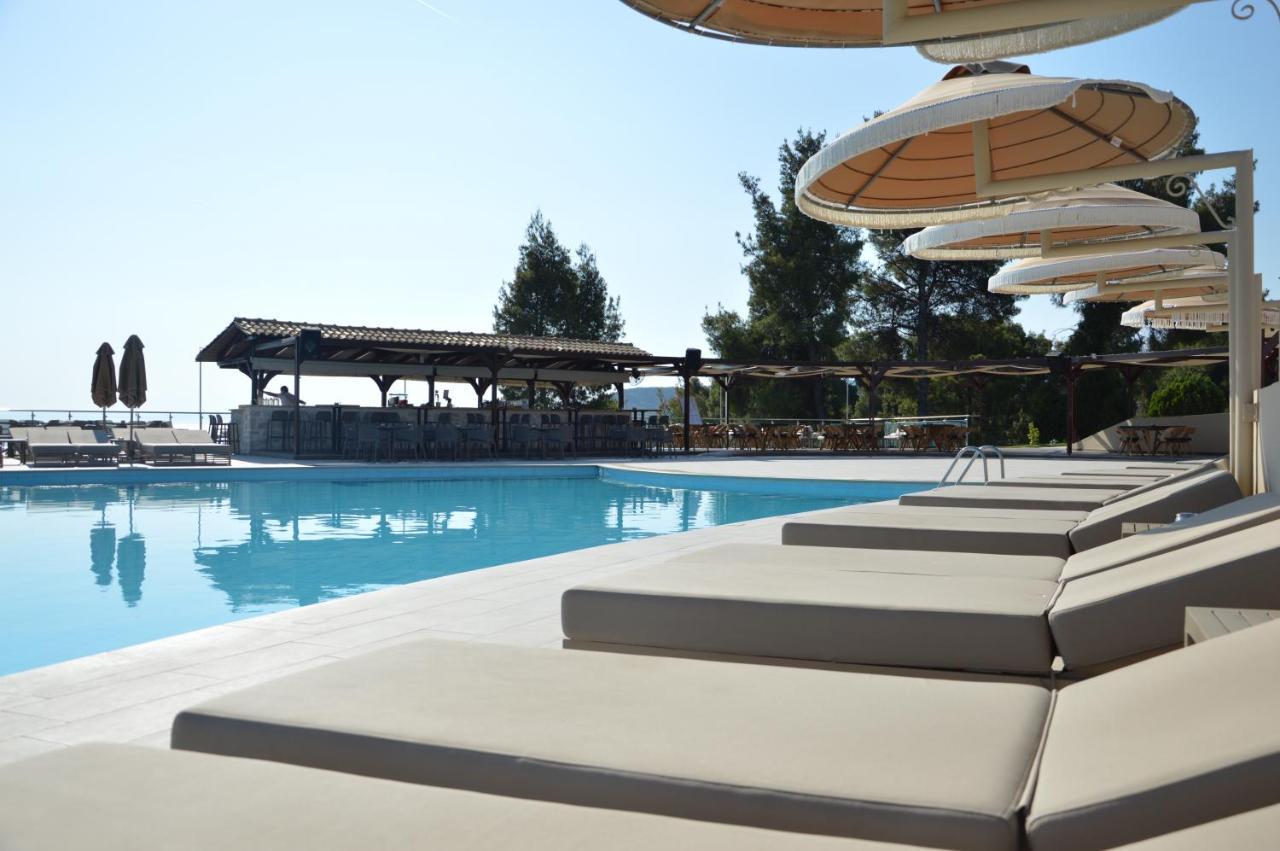 Alia Palace Hotel - Adults Only 16+ Chalkidike Exteriör bild The pool at the hotel