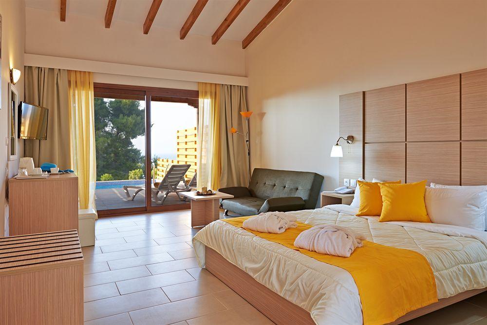 Alia Palace Hotel - Adults Only 16+ Chalkidike Exteriör bild A room at the hotel