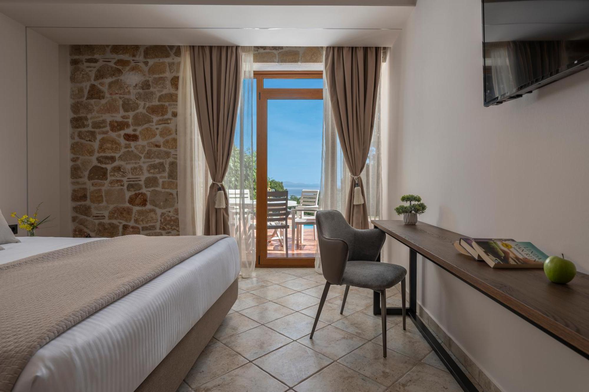 Alia Palace Hotel - Adults Only 16+ Chalkidike Exteriör bild A room at the hotel