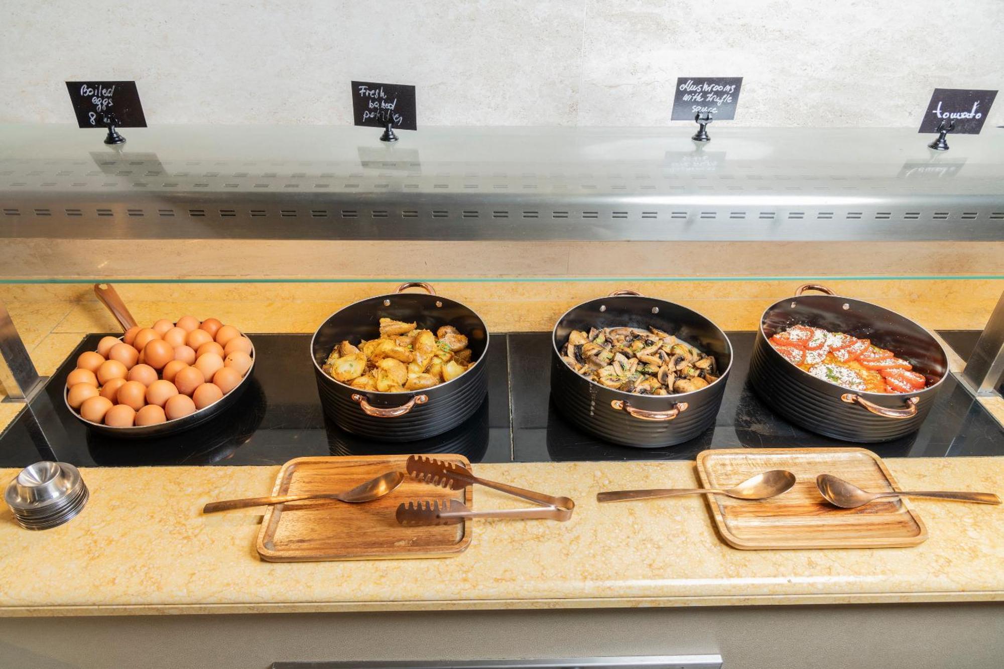 Alia Palace Hotel - Adults Only 16+ Chalkidike Exteriör bild A breakfast buffet at a hotel