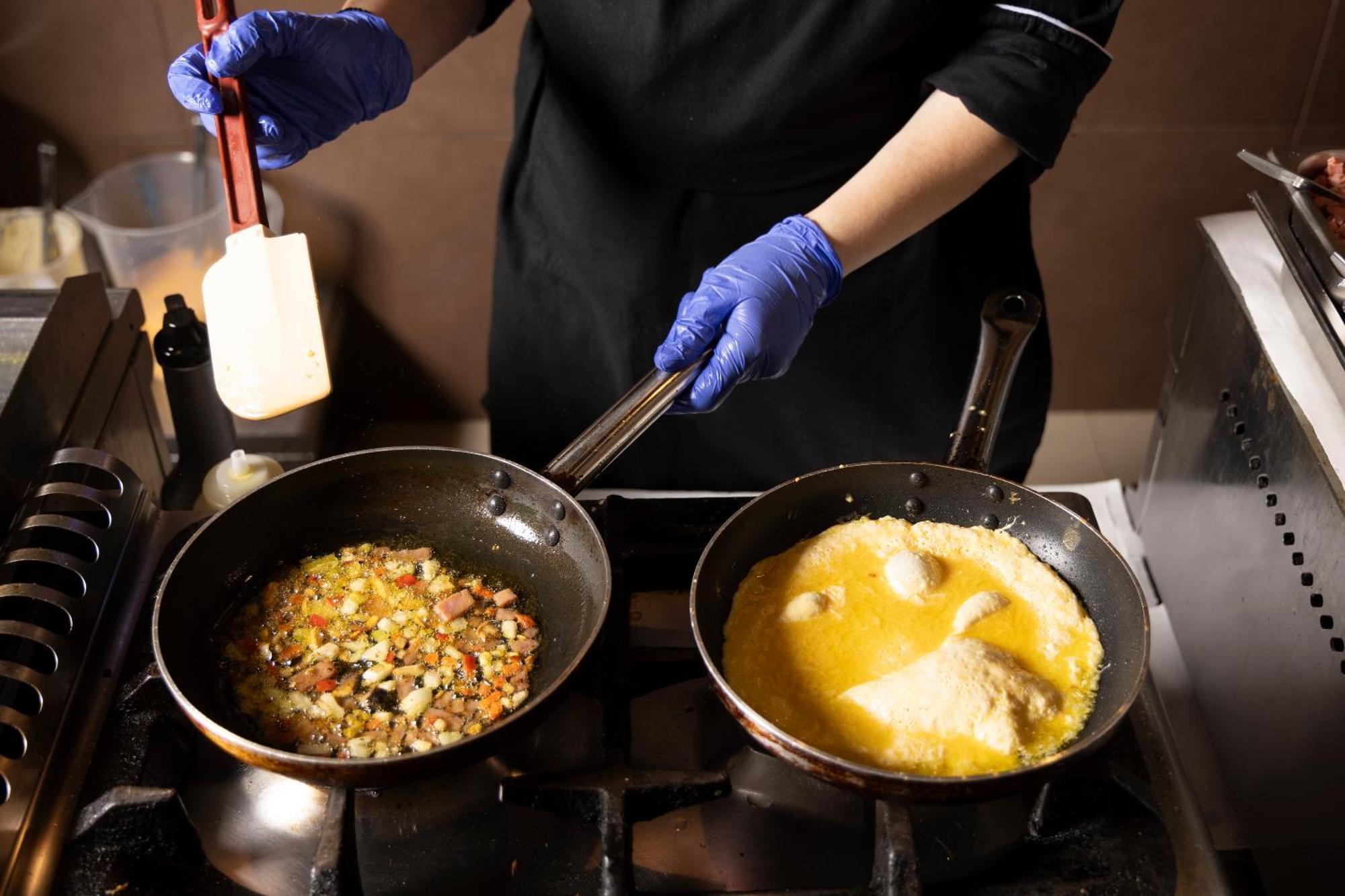 Alia Palace Hotel - Adults Only 16+ Chalkidike Exteriör bild A chef cooking with a wok