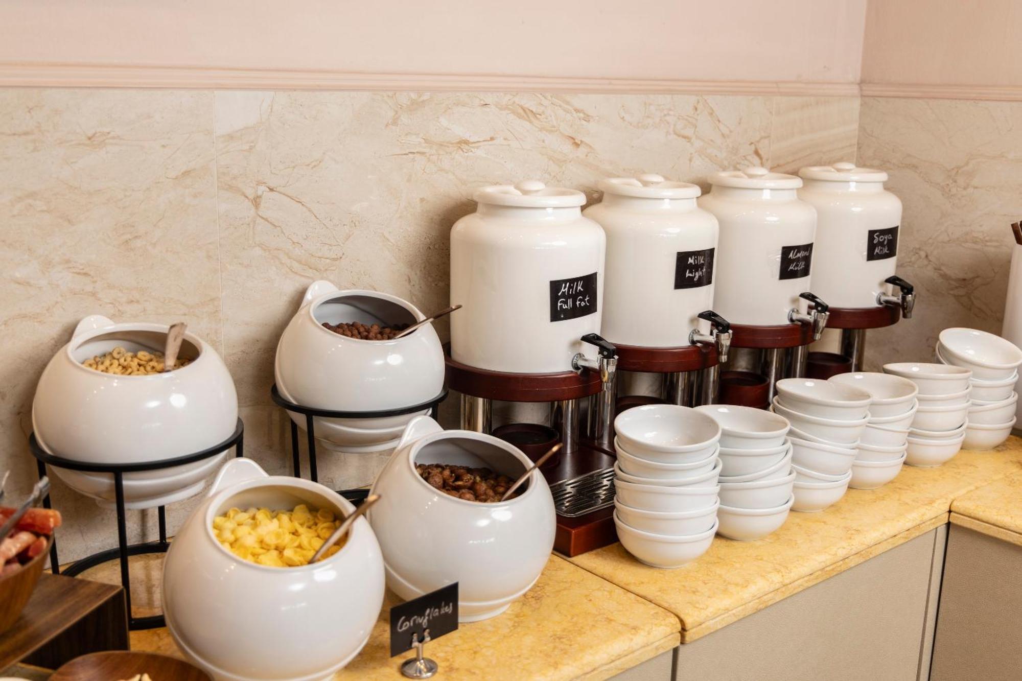 Alia Palace Hotel - Adults Only 16+ Chalkidike Exteriör bild A selection of teas at a buffet