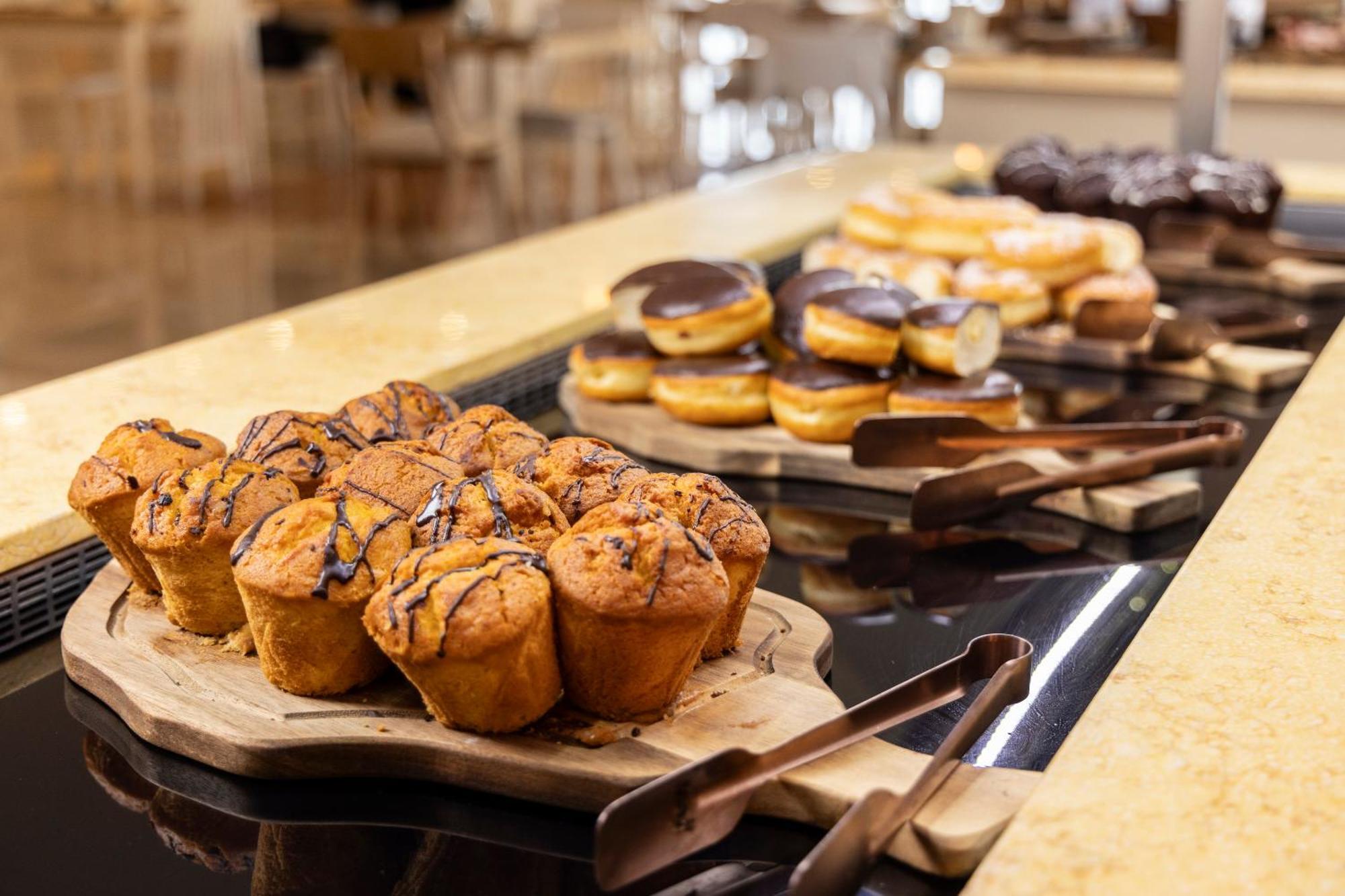 Alia Palace Hotel - Adults Only 16+ Chalkidike Exteriör bild A selection of pastries at a buffet