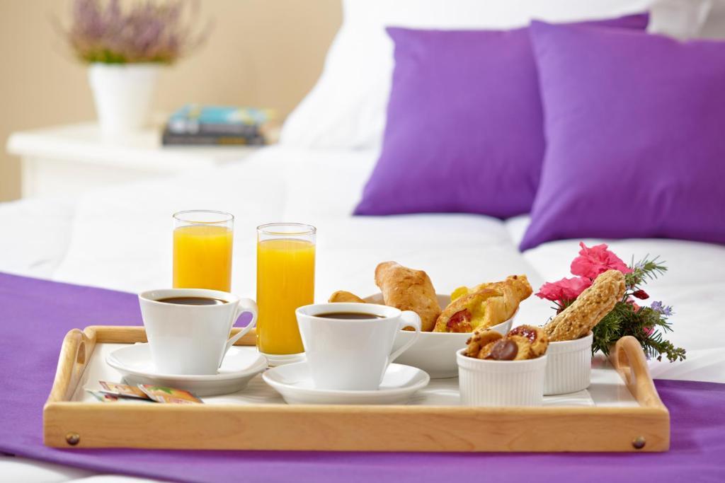 Alia Palace Hotel - Adults Only 16+ Chalkidike Rum bild Room service